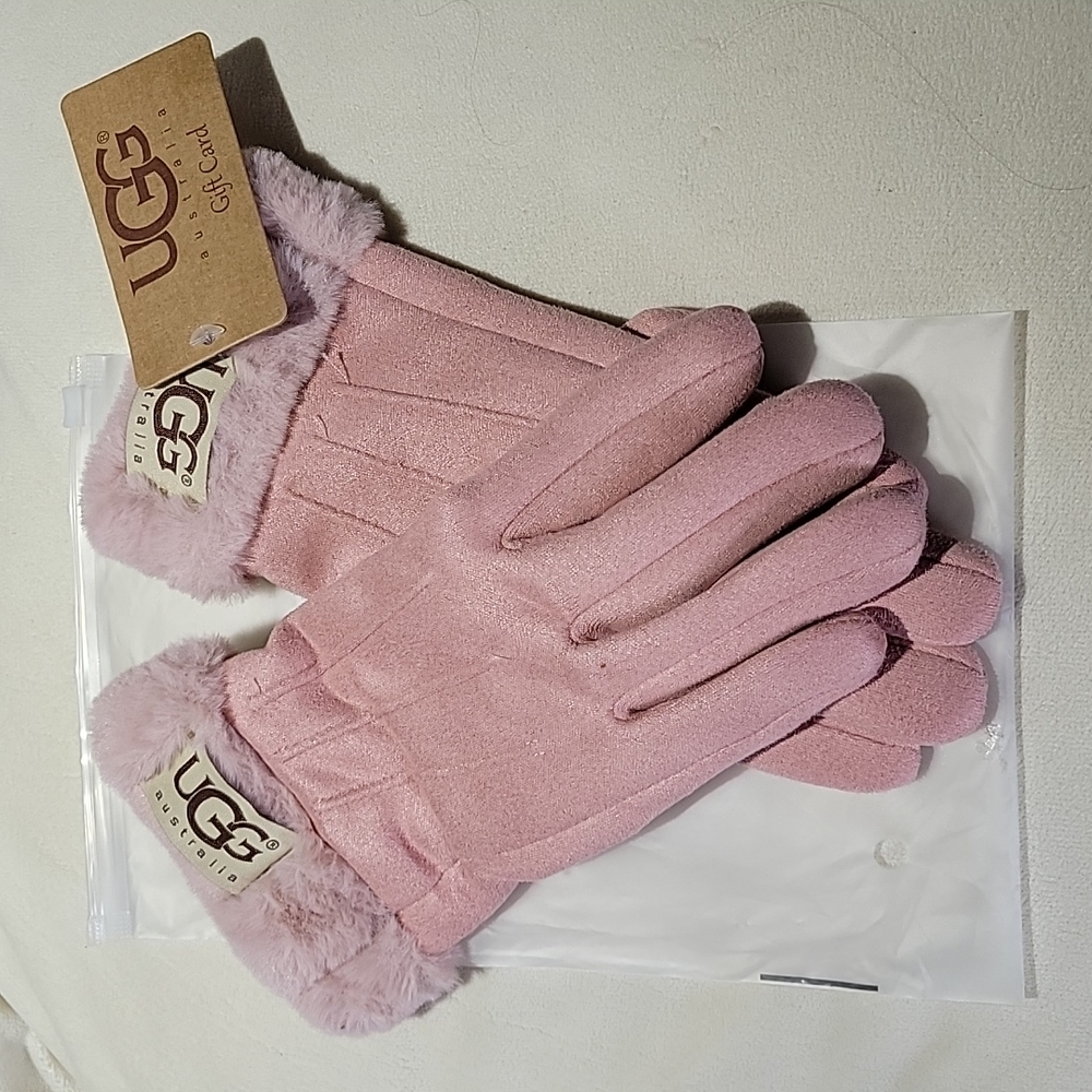 New with tags, UGG pink gloves - Picture 2 of 3